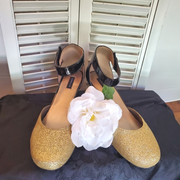 NWOB Array Gold Sparkle Leather Mary-Jane D'orsay Pumps, Size 9 - Picture 1 of 14